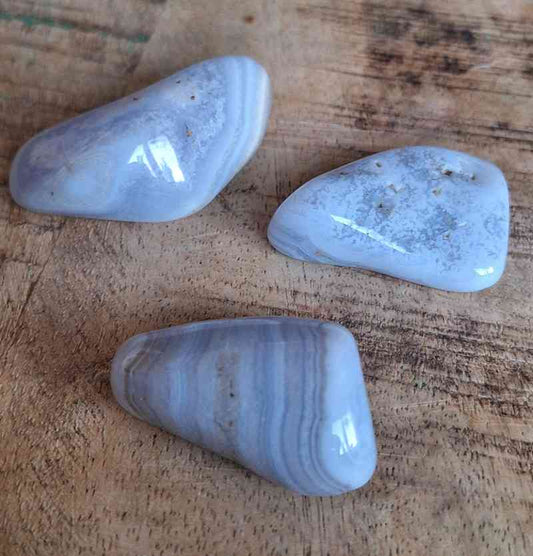 BLUE LACE AGATE - Communication, Confidence, Tranquility